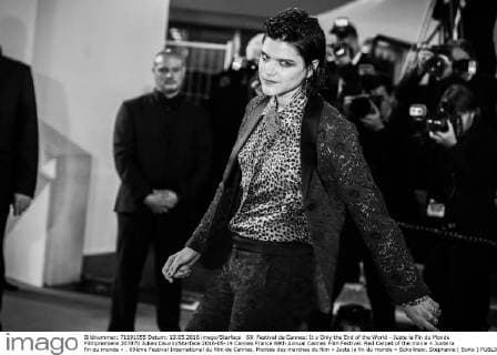69. Festival de Cannes: It s Only the End of the World - Juste la Fin du Monde Filmpremiere 207870 Julien Cauvin Starface 2016-05-19 Cannes France 69th Annual Cannes Film Festival. Red Carpet of the movie « Juste la fin du monde » . 69ème Festival International du film de Cannes. Montée des marches du film « Juste la fin du monde » Sokolinski, Stéphanie ( SoKo )  Copyright: xJulienxCauvinx STAR_207870_053