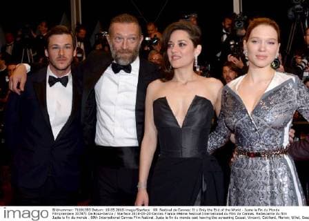69. Festival de Cannes: It s Only the End of the World - Juste la Fin du Monde Filmpremiere 207871 De Rosa-Garcia Starface 2016-05-20 Cannes France 69ème Festival International du Film de Cannes. Redescente du film Juste la fin du monde . 69th International Cannes Film festival. Juste la fin du monde cast leaving the screening Cassel, Vincent; Cotillard, Marion; Ulliel, Gaspard; Seydoux, Léa  Copyright: xDexRosa-Garciax xStarfacex STAR_207871_014