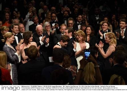 69. Festival de Cannes: It s Only the End of the World - Juste la Fin du Monde Filmpremiere 207872 Serge Arnal Starface 2016-05-19 Cannes France 69ème Festival International du Film de Cannes. Atmosphere fin de film Juste la fin du monde . 69th International Cannes Film Festival. Atmosphere at the end of Juste la fin du monde screening EXCLUSIVE Nous contacter avant toute utilisation web Canet, Guillaume; Cassel, Vincent; Cotillard, Marion; Seydoux, Léa; Dolan, Xavier  Copyright: xSergexArnalx xStarfacex STAR_207872_009