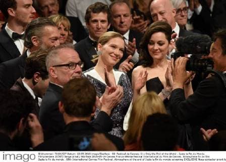 69. Festival de Cannes: It s Only the End of the World - Juste la Fin du Monde Filmpremiere 207872 Serge Arnal Starface 2016-05-19 Cannes France 69ème Festival International du Film de Cannes. Atmosphere fin de film Juste la fin du monde . 69th International Cannes Film Festival. Atmosphere at the end of Juste la fin du monde screening EXCLUSIVE Nous contacter avant toute utilisation web Cotillard, Marion; Seydoux, Léa  Copyright: xSergexArnalx xStarfacex STAR_207872_019