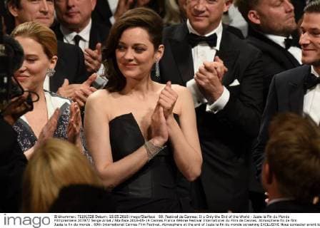 69. Festival de Cannes: It s Only the End of the World - Juste la Fin du Monde Filmpremiere 207872 Serge Arnal Starface 2016-05-19 Cannes France 69ème Festival International du Film de Cannes. Atmosphere fin de film Juste la fin du monde . 69th International Cannes Film Festival. Atmosphere at the end of Juste la fin du monde screening EXCLUSIVE Nous contacter avant toute utilisation web Cotillard, Marion; Seydoux, Léa  Copyright: xSergexArnalx xStarfacex STAR_207872_020