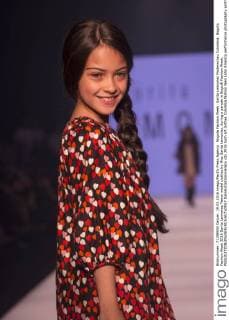Bogota Fashion Week: Sarita Lemoniez Modenschau Colombia: Bogota Fashion Week 2016 Sarita Lemoniez Teens model clothes by Miss Sarita Lemoniez, during a parade in Bogotá Fashion Week.  DanielxGarzónxHerazo