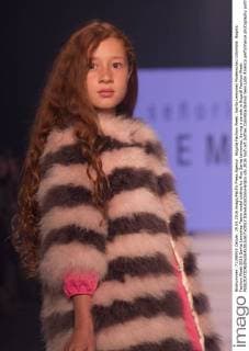 Bogota Fashion Week: Sarita Lemoniez Modenschau Colombia: Bogota Fashion Week 2016 Sarita Lemoniez Teens model clothes by Miss Sarita Lemoniez, during a parade in Bogotá Fashion Week.  DanielxGarzónxHerazo