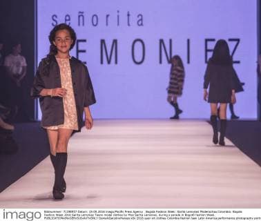 Bogota Fashion Week: Sarita Lemoniez Modenschau Colombia: Bogota Fashion Week 2016 Sarita Lemoniez Teens model clothes by Miss Sarita Lemoniez, during a parade in Bogotá Fashion Week.  DanielxGarzónxHerazo