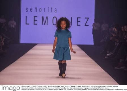 Bogota Fashion Week: Sarita Lemoniez Modenschau Colombia: Bogota Fashion Week 2016 Sarita Lemoniez Teens model clothes made by Miss Sarita Lemoniez, during a parade in Bogotá Fashion Week.  DanielxGarzónxHerazo