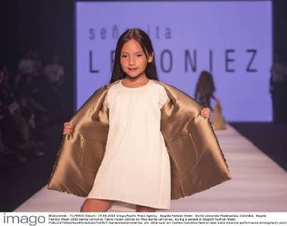 Bogota Fashion Week: Sarita Lemoniez Modenschau Colombia: Bogota Fashion Week 2016 Sarita Lemoniez Teens model clothes by Miss Sarita Lemoniez, during a parade in Bogotá Fashion Week.  DanielxGarzónxHerazo