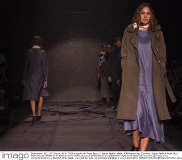 Bogota Fashion Week: RCN Modenschau Colombia: Bogota Fashion Week 2016 RCN collections Model during Bogota Fashion Week 2016. RCN and Colectivo Gris presented a night full of design and exclusive garments. Thus marks the third day of Bogotá Fashion Week, the event that puts the Colombian capital as a fashion destination.  DanielxGarzónxHerazo
