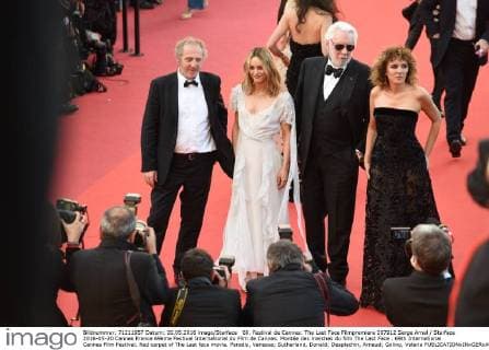 69. Festival de Cannes: The Last Face Filmpremiere 207912 Serge Arnal Starface 2016-05-20 Cannes France 69ème Festival International du Film de Cannes. Montée des marches du film The Last Face . 69th International Cannes Film Festival. Red carpet of The Last face movie. Paradis, Vanessa; Sutherland, Donald; Desplechin, Arnaud; Golino, Valeria  Copyright: xSergexArnalx xStarfacex STAR_207912_021