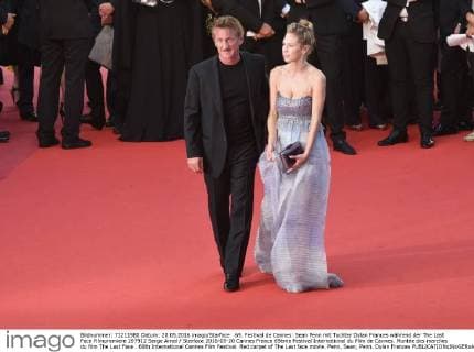 69. Festival de Cannes: Sean Penn mit Tochter Dylan Frances während der The Last Face Filmpremiere 207912 Serge Arnal Starface 2016-05-20 Cannes France 69ème Festival International du Film de Cannes. Montée des marches du film The Last Face . 69th International Cannes Film Festival. Red carpet of The Last face movie. Penn, Sean; Penn, Dylan Frances  Copyright: xSergexArnalx xStarfacex STAR_207912_042