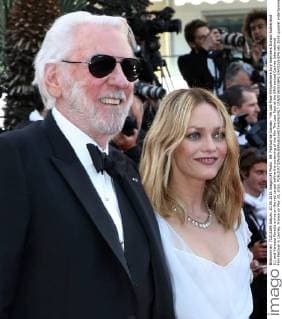 69. Festival de Cannes: The Last Face Filmpremiere Jury members Donald Sutherland (L) and Vanessa Paradis arrive on the red carpet before the screening of the film The Last Face at the 69th annual Cannes International Film Festival in Cannes, France on May 20, 2016.  CAN20160520842 DAVIDxSILPA