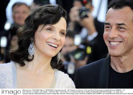 69. Festival de Cannes: The Last Face Filmpremiere Juliette Binoche CINEMA : 69. Film Festival in Cannes - red carpet - The Last Face - 20 05 2016 LoicThebaud Panoramic 