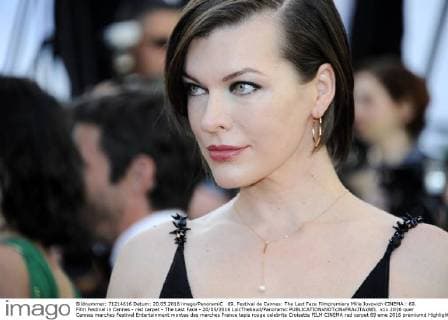 69. Festival de Cannes: The Last Face Filmpremiere Milla Jovovich CINEMA : 69. Film Festival in Cannes - red carpet - The Last Face - 20 05 2016 LoicThebaud Panoramic 
