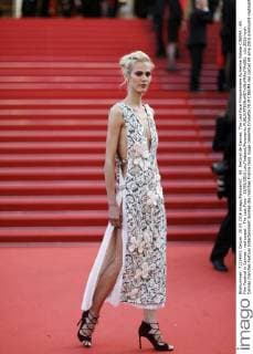 69. Festival de Cannes: The Last Face Filmpremiere Aymeline Valade CINEMA : 69. Film Festival in Cannes - red carpet - The Last Face - 20 05 2016 LoicThebaud Panoramic 