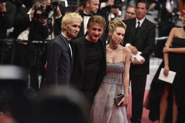 207916 De Rosa-Garcia Starface 2016-05-20 Cannes France 69ème Festival International du Film de Cannes. Redescente du film The Last Face . 69th International Cannes Film Festival. Cast of The Last face movie leaving the screening Penn, Sean; Penn, Dylan Frances; Penn, Hopper Jack  Copyright: xDexRosa-Garciax xStarfacex STAR_207916_027