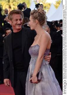 69. Festival de Cannes: The Last Face Filmpremiere 207913 De Rosa-Garcia Starface 2016-05-20 Cannes France 69ème Festival International du Film de Cannes. Montée des marches du film The Last Face . 69th International Cannes Film Festival. Red carpet of The Last face movie. Penn, Sean; Penn, Dylan Frances  Copyright: xDexRosa-Garciax xStarfacex STAR_207913_201