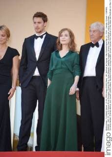 69. Festival de Cannes: Elle Filmpremiere May 11, 2016 - Cannes, France - CANNES, FRANCE - MAY 21: (L-R) Actors Anne Consigny, Virginie Efira, Jonas Bloquet, Isabelle Huppert, director Paul Verhoeven, actors Alice Isaaz, Christian Berkel, Charles Berling and Laurent Lafitte attend the Elle Premiere during the 69th annual Cannes Film Festival at the Palais des Festivals on May 21, 2016 in Cannes, France. Cannes France - ZUMAi09_