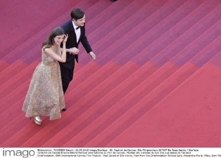 69. Festival de Cannes: Elle Filmpremiere 207937 De Rosa-Garcia Starface 2016-05-21 Cannes France 69ème Festival International du Film de Cannes. Montée des marches du film Elle vue depuis la Terrasse CinéFondation. 69th International Cannes Film Festival . Red Carpet of Elle movie, View from the CineFondation Terrass Lara, Alexandra Maria; Riley, Sam  Copyright: xDexRosa-Garciax xStarfacex STAR_207937_018