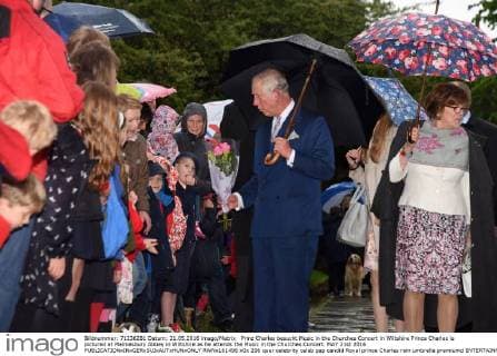 Prinz Charles besucht Music in the Churches Concert in Wiltshire Prince Charles is pictured at Malmesbury Abbey in Wiltshire as he attends the Music in the Churches Concert. MAY 21st 2016  RWNx161496