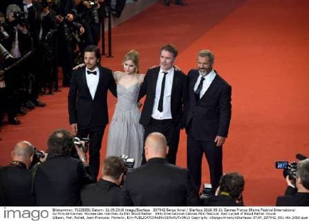 207942 Serge Arnal Starface 2016-05-21 Cannes France 69eme Festival International du Film de Cannes. Montee des marches du film Blood Father . 69th International Cannes Film Festival. Red Carpet of Blood Father movie. Gibson, Mel; Richet, Jean-Francois; Moriarty, Erin  Copyright: xSergexArnalx xStarfacex STAR_207942_001