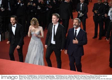 207942 Serge Arnal Starface 2016-05-21 Cannes France 69eme Festival International du Film de Cannes. Montee des marches du film Blood Father . 69th International Cannes Film Festival. Red Carpet of Blood Father movie. Gibson, Mel; Richet, Jean-Francois; Moriarty, Erin  Copyright: xSergexArnalx xStarfacex STAR_207942_003