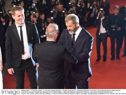 207942 Serge Arnal Starface 2016-05-21 Cannes France 69eme Festival International du Film de Cannes. Montee des marches du film Blood Father . 69th International Cannes Film Festival. Red Carpet of Blood Father movie. Gibson, Mel; Richet, Jean-Francois; Fremaux, Thierry  Copyright: xSergexArnalx xStarfacex STAR_207942_004