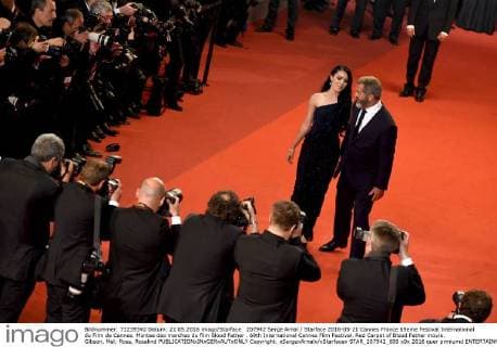 207942 Serge Arnal Starface 2016-05-21 Cannes France 69eme Festival International du Film de Cannes. Montee des marches du film Blood Father . 69th International Cannes Film Festival. Red Carpet of Blood Father movie. Gibson, Mel; Ross, Rosalind  Copyright: xSergexArnalx xStarfacex STAR_207942_009