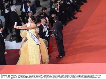 207942 Serge Arnal Starface 2016-05-21 Cannes France 69eme Festival International du Film de Cannes. Montee des marches du film Blood Father . 69th International Cannes Film Festival. Red Carpet of Blood Father movie.  Copyright: xSergexArnalx xStarfacex STAR_207942_015