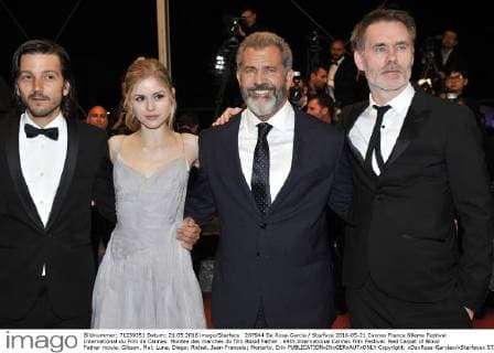 207944 De Rosa-Garcia Starface 2016-05-21 Cannes France 69eme Festival International du Film de Cannes. Montee des marches du film Blood Father . 69th International Cannes Film Festival. Red Carpet of Blood Father movie. Gibson, Mel; Luna, Diego; Richet, Jean-Francois; Moriarty, Erin  Copyright: xDexRosa-Garciax xStarfacex STAR_207944_004