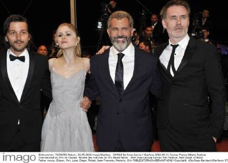 207944 De Rosa-Garcia Starface 2016-05-21 Cannes France 69eme Festival International du Film de Cannes. Montee des marches du film Blood Father . 69th International Cannes Film Festival. Red Carpet of Blood Father movie. Gibson, Mel; Luna, Diego; Richet, Jean-Francois; Moriarty, Erin  Copyright: xDexRosa-Garciax xStarfacex STAR_207944_005