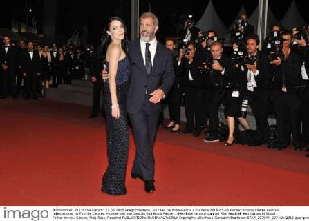 207944 De Rosa-Garcia Starface 2016-05-21 Cannes France 69eme Festival International du Film de Cannes. Montee des marches du film Blood Father . 69th International Cannes Film Festival. Red Carpet of Blood Father movie. Gibson, Mel; Ross, Rosalind  Copyright: xDexRosa-Garciax xStarfacex STAR_207944_007