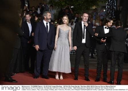 207944 De Rosa-Garcia Starface 2016-05-21 Cannes France 69eme Festival International du Film de Cannes. Montee des marches du film Blood Father . 69th International Cannes Film Festival. Red Carpet of Blood Father movie. Gibson, Mel; Luna, Diego; Richet, Jean-Francois; Moriarty, Erin  Copyright: xDexRosa-Garciax xStarfacex STAR_207944_010