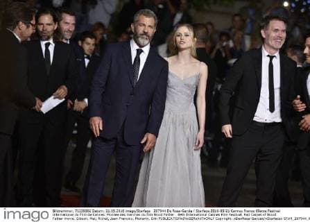 207944 De Rosa-Garcia Starface 2016-05-21 Cannes France 69eme Festival International du Film de Cannes. Montee des marches du film Blood Father . 69th International Cannes Film Festival. Red Carpet of Blood Father movie. Gibson, Mel; Richet, Jean-Francois; Moriarty, Erin  Copyright: xDexRosa-Garciax xStarfacex STAR_207944_013
