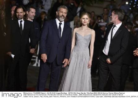 207944 De Rosa-Garcia Starface 2016-05-21 Cannes France 69eme Festival International du Film de Cannes. Montee des marches du film Blood Father . 69th International Cannes Film Festival. Red Carpet of Blood Father movie. Gibson, Mel; Richet, Jean-Francois; Moriarty, Erin  Copyright: xDexRosa-Garciax xStarfacex STAR_207944_016