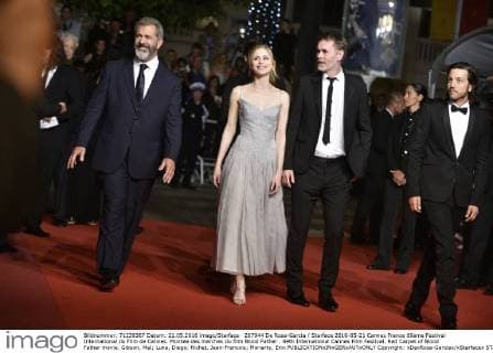 207944 De Rosa-Garcia Starface 2016-05-21 Cannes France 69eme Festival International du Film de Cannes. Montee des marches du film Blood Father . 69th International Cannes Film Festival. Red Carpet of Blood Father movie. Gibson, Mel; Luna, Diego; Richet, Jean-Francois; Moriarty, Erin  Copyright: xDexRosa-Garciax xStarfacex STAR_207944_017