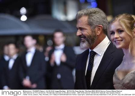 207944 De Rosa-Garcia Starface 2016-05-21 Cannes France 69eme Festival International du Film de Cannes. Montee des marches du film Blood Father . 69th International Cannes Film Festival. Red Carpet of Blood Father movie. Gibson, Mel; Moriarty, Erin  Copyright: xDexRosa-Garciax xStarfacex STAR_207944_021