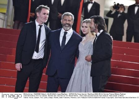 207944 De Rosa-Garcia Starface 2016-05-21 Cannes France 69eme Festival International du Film de Cannes. Montee des marches du film Blood Father . 69th International Cannes Film Festival. Red Carpet of Blood Father movie. Gibson, Mel; Luna, Diego; Richet, Jean-Francois; Moriarty, Erin  Copyright: xDexRosa-Garciax xStarfacex STAR_207944_028