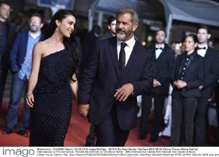 207944 De Rosa-Garcia Starface 2016-05-21 Cannes France 69eme Festival International du Film de Cannes. Montee des marches du film Blood Father . 69th International Cannes Film Festival. Red Carpet of Blood Father movie. Gibson, Mel; Ross, Rosalind  Copyright: xDexRosa-Garciax xStarfacex STAR_207944_032