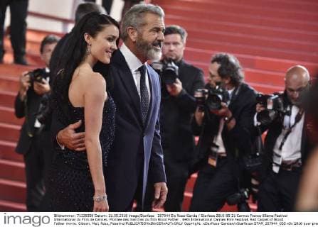 207944 De Rosa-Garcia Starface 2016-05-21 Cannes France 69eme Festival International du Film de Cannes. Montee des marches du film Blood Father . 69th International Cannes Film Festival. Red Carpet of Blood Father movie. Gibson, Mel; Ross, Rosalind  Copyright: xDexRosa-Garciax xStarfacex STAR_207944_035