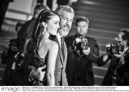207944 De Rosa-Garcia Starface 2016-05-21 Cannes France 69eme Festival International du Film de Cannes. Montee des marches du film Blood Father . 69th International Cannes Film Festival. Red Carpet of Blood Father movie. Gibson, Mel; Ross, Rosalind  Copyright: xDexRosa-Garciax xStarfacex STAR_207944_036