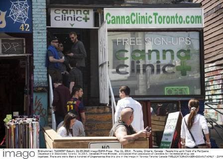 May 21, 2016 - Toronto, Ontario, Canada - People line up in front of a Marijuana Dispensary in Downtown Toronto. In 2015, Canadian Prime Minister, announced that possession of cannabis for recreational drug use legalized. There are more than a hundred of Dispensaries like this one in the image in Toronto Toronto Canada - ZUMAd114