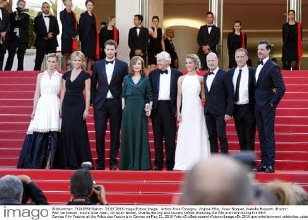 Actors Anne Consigny, Virginie Efira, Jonas Bloquet, Isabelle Huppert, director Paul Verhoeven, actors Alice Isaaz, Christian Berkel, Charles Berling and Laurent Lafitte attending the Elle premiere during the 69th Cannes Film Festival at the Palais des Festivals in Cannes on May 21, 2016 Foto:xD.xBedrosianx xFuturexImage