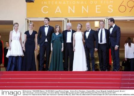 Actors Anne Consigny, Virginie Efira, Jonas Bloquet, Isabelle Huppert, director Paul Verhoeven, actors Alice Isaaz, Christian Berkel, Charles Berling and Laurent Lafitte attending the Elle premiere during the 69th Cannes Film Festival at the Palais des Festivals in Cannes on May 21, 2016 Foto:xD.xBedrosianx xFuturexImage