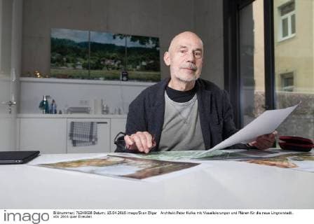 Architekt Peter Kulka mit Visualisierungen und Plänen für die neue Lingnerstadt.