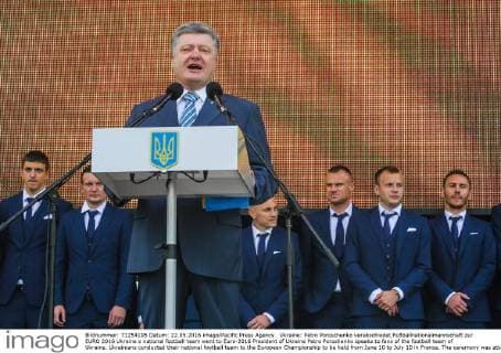 Ukraine: Petro Poroschenko verabschiedet Fußballnationalmannschaft zur EURO 2016 Ukraine s national football team went to Euro-2016 President of Ukraine Petro Poroshenko speaks to fans of the football team of Ukraine. Ukrainians conducted their national football team to the European Championship to be held from June 10 to July 10 in France. The ceremony was attended by President of Ukraine Petro Poroshenko and senior officials.  OleksandrxKhomenko