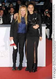 69. Festival de Cannes: Preisverleihung 69th Cannes Film Festival 2016, Photocall Awards. Pictured: Andrea Arnold, Sasha Lane  AlbertoxTerenghi Cannes