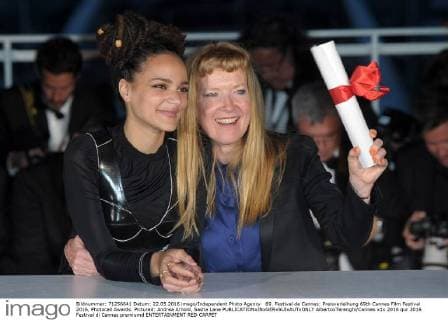 69. Festival de Cannes: Preisverleihung 69th Cannes Film Festival 2016, Photocall Awards. Pictured: Andrea Arnold, Sasha Lane  AlbertoxTerenghi Cannes