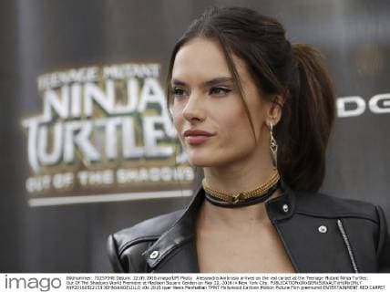 Alessandra Ambrosio arrives on the red carpet at the Teenage Mutant Ninja Turtles: Out Of The Shadows World Premiere at Madison Square Garden on May 22, 2016 in New York City.  NYP20160522133 JOHNxANGELILLO