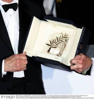 69. Festival de Cannes: Preisverleihung Ken Loach arrives at the award photo call after receiving the Palme d Or prize for the film I, Daniel Blake during the 69th annual Cannes International Film Festival in Cannes, France on May 22, 2016.  CAN20160522739 DAVIDxSILPA