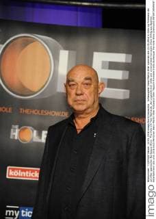 Schauspieler Hans-Martin Stier kommen am 22.05.2016 in Köln zur Premiere der schrillen spanischen Burlesque-Show The Hole mit Tom Gerhardt, der ungewöhnlich wilde und unverschämt komische Show-Erfolg aus Spanien.