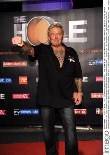 Der Wrestler und Schauspieler Edwin Eddy Steinblock, genannt The Big German kommt am 22.05.2016 in Köln zur Premiere der schrillen spanischen Burlesque-Show The Hole mit Tom Gerhardt, der ungewöhnlich wilde und unverschämt komische Show-Erfolg aus Spanien.